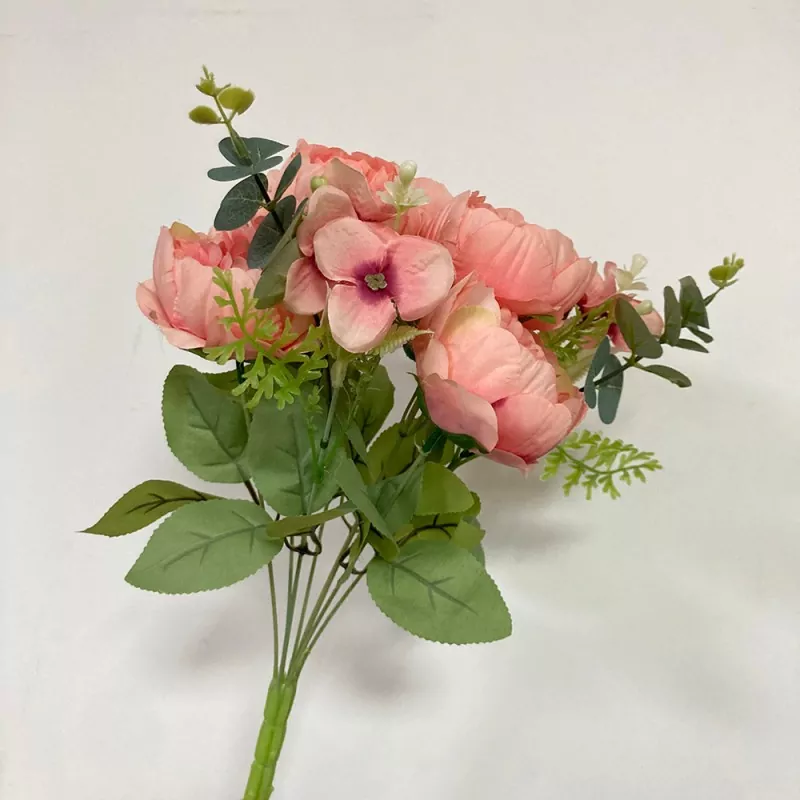 De quels matériaux sont-ils faits des fleurs artificielles?