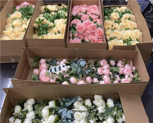 OULI a remporté avec succès un grand ordre de fleurs artificielles d'une valeur de 30 000 dollars américains du Canada