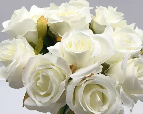 Qu'est-ce qui fait des roses artificielles un choix parfait pour la décoration à domicile et à l'événement?