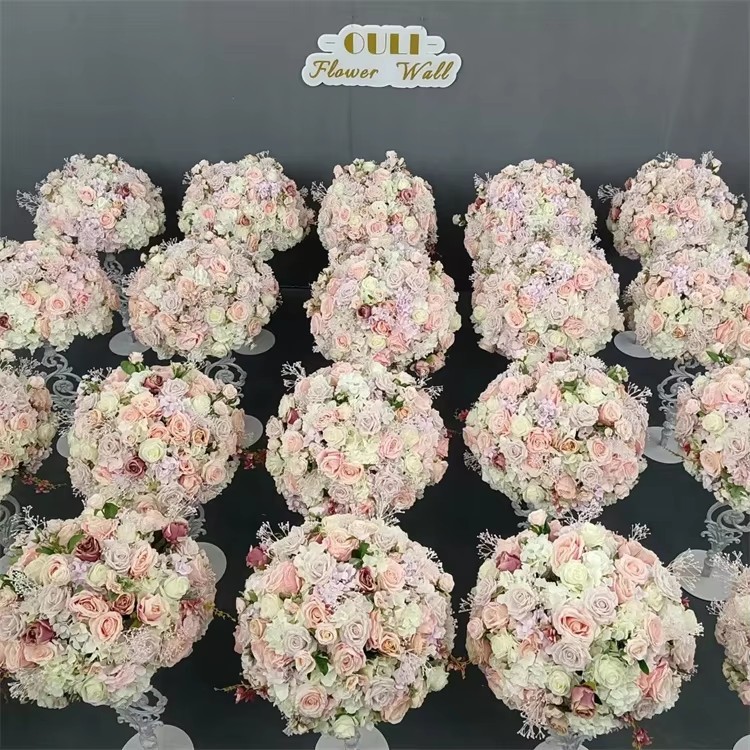 Recette simple pour les centres de table artificiels de la balle de fleurs