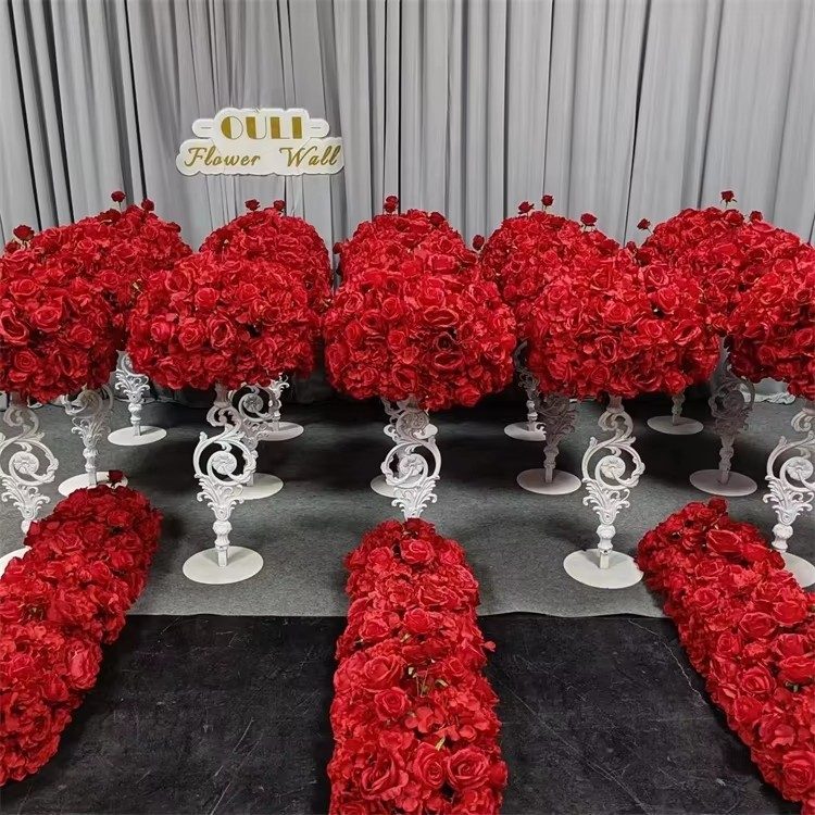 Couleurs de balle de fleur supérieures pour décorations de mariage: Tendances rouges, blancs et roses