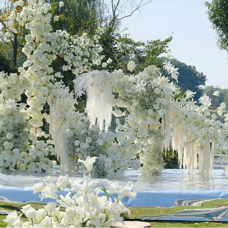 Fleurs artificielles blanches